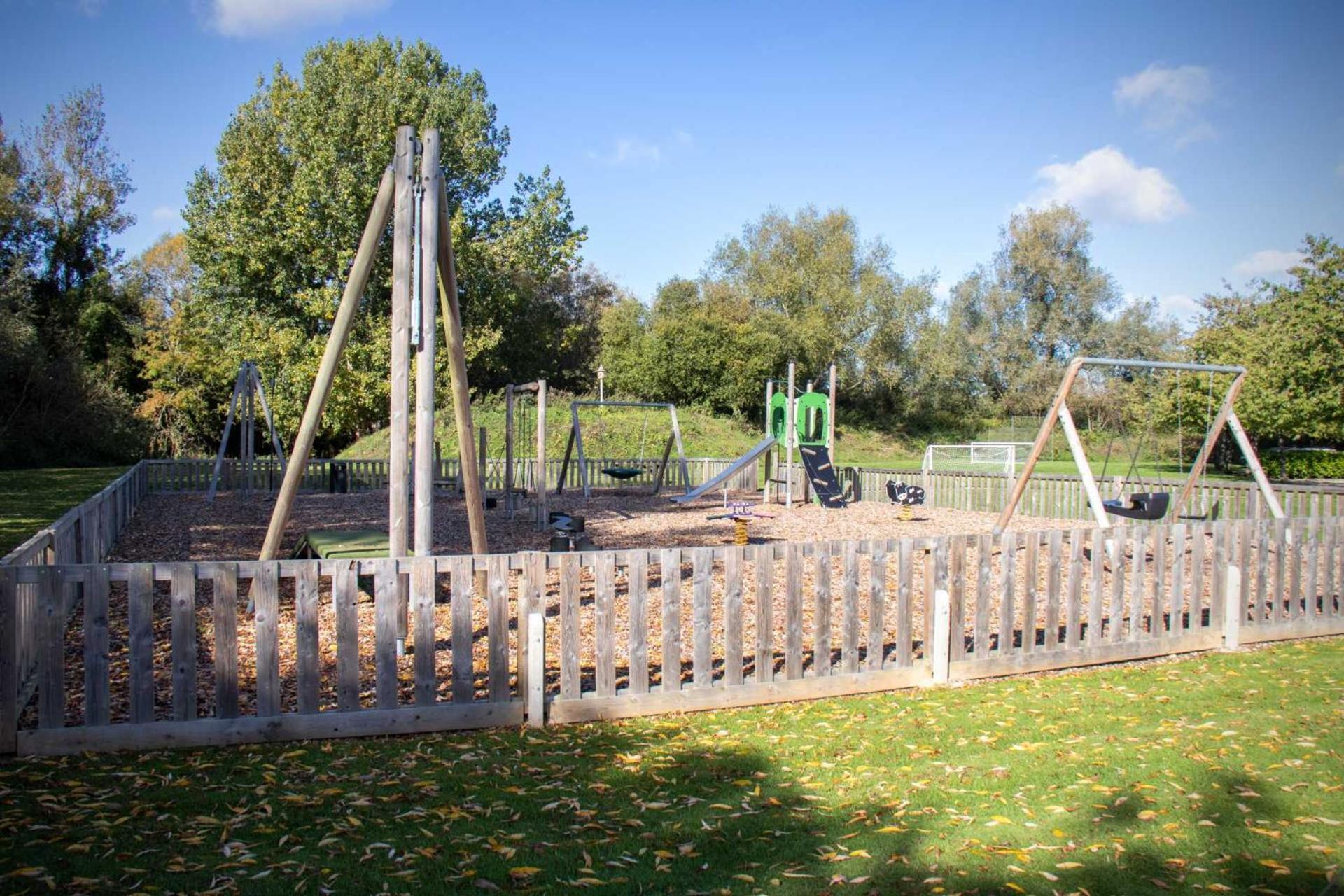 Luxury Kingfisher Lodge, Isis Lake, Within The Cotswold Waterpark Cirencester Εξωτερικό φωτογραφία