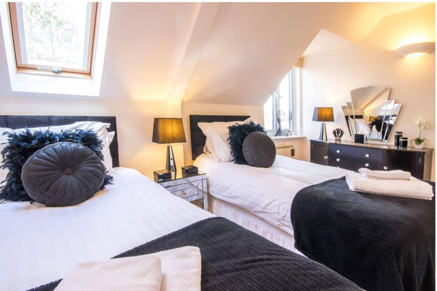 Luxury Kingfisher Lodge, Isis Lake, Within The Cotswold Waterpark Cirencester Εξωτερικό φωτογραφία