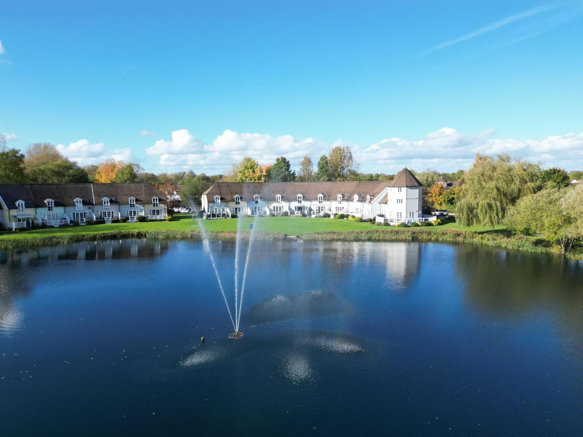 Luxury Kingfisher Lodge, Isis Lake, Within The Cotswold Waterpark Cirencester Εξωτερικό φωτογραφία