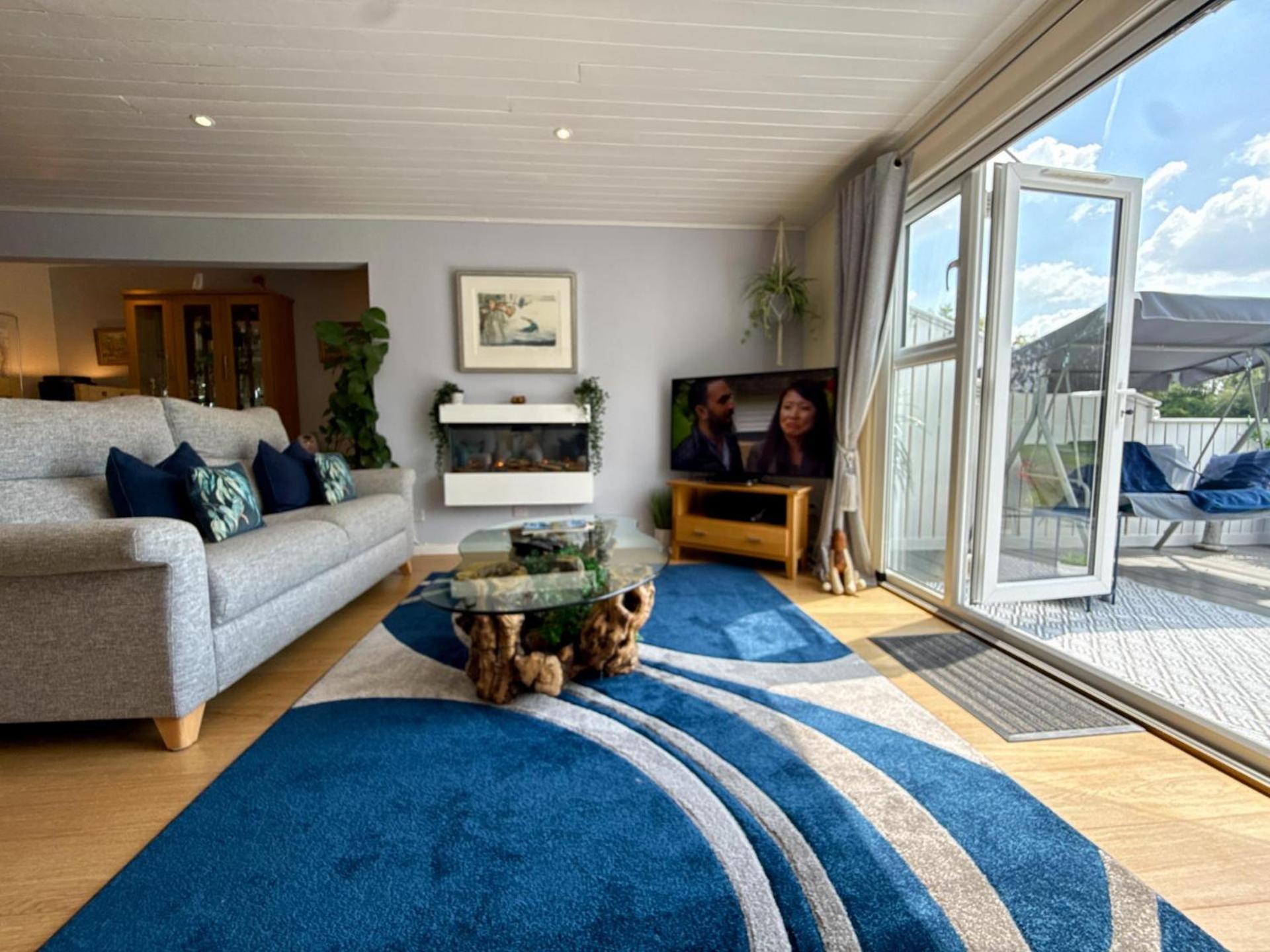 Luxury Kingfisher Lodge, Isis Lake, Within The Cotswold Waterpark Cirencester Εξωτερικό φωτογραφία