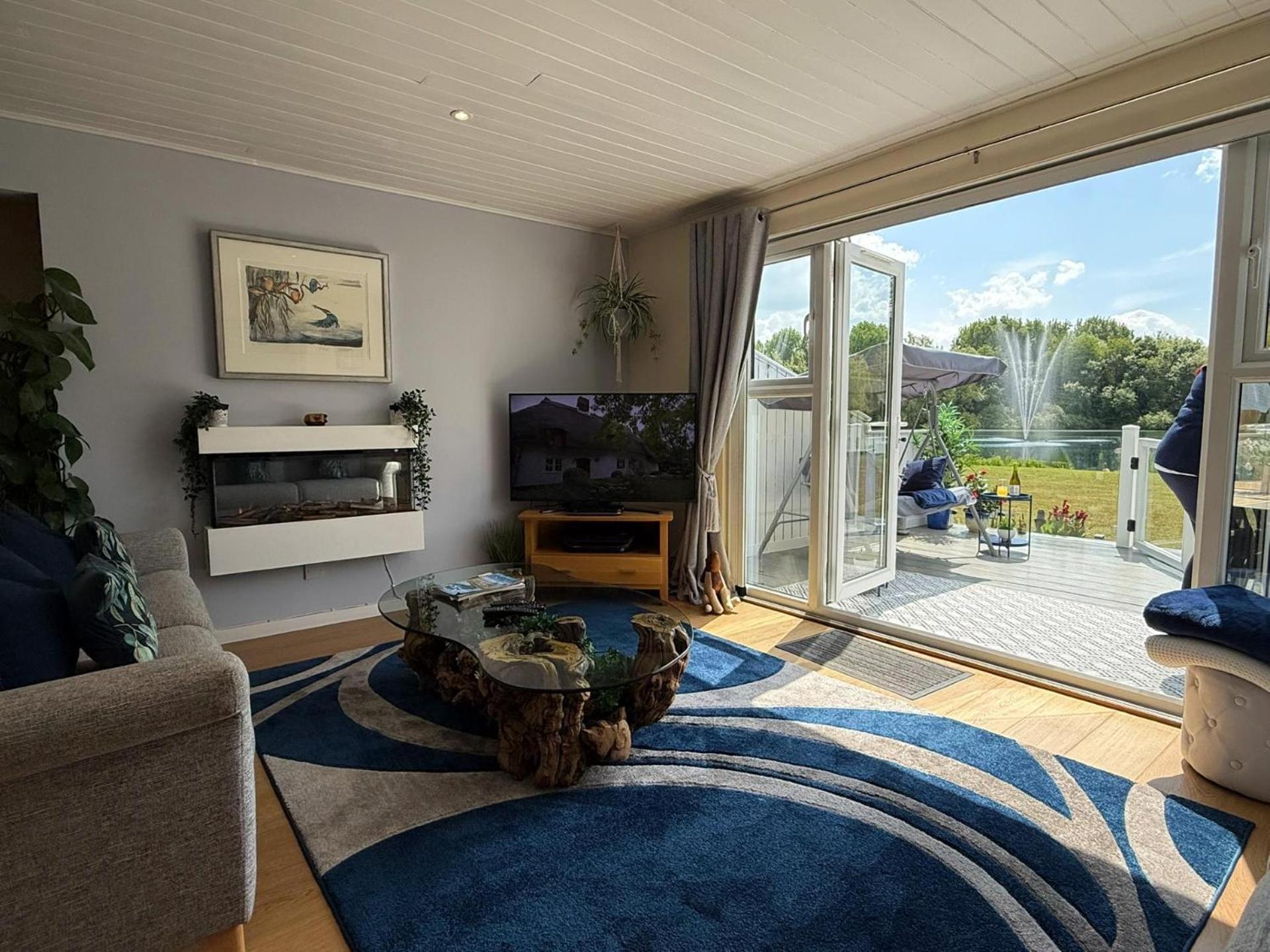 Luxury Kingfisher Lodge, Isis Lake, Within The Cotswold Waterpark Cirencester Εξωτερικό φωτογραφία