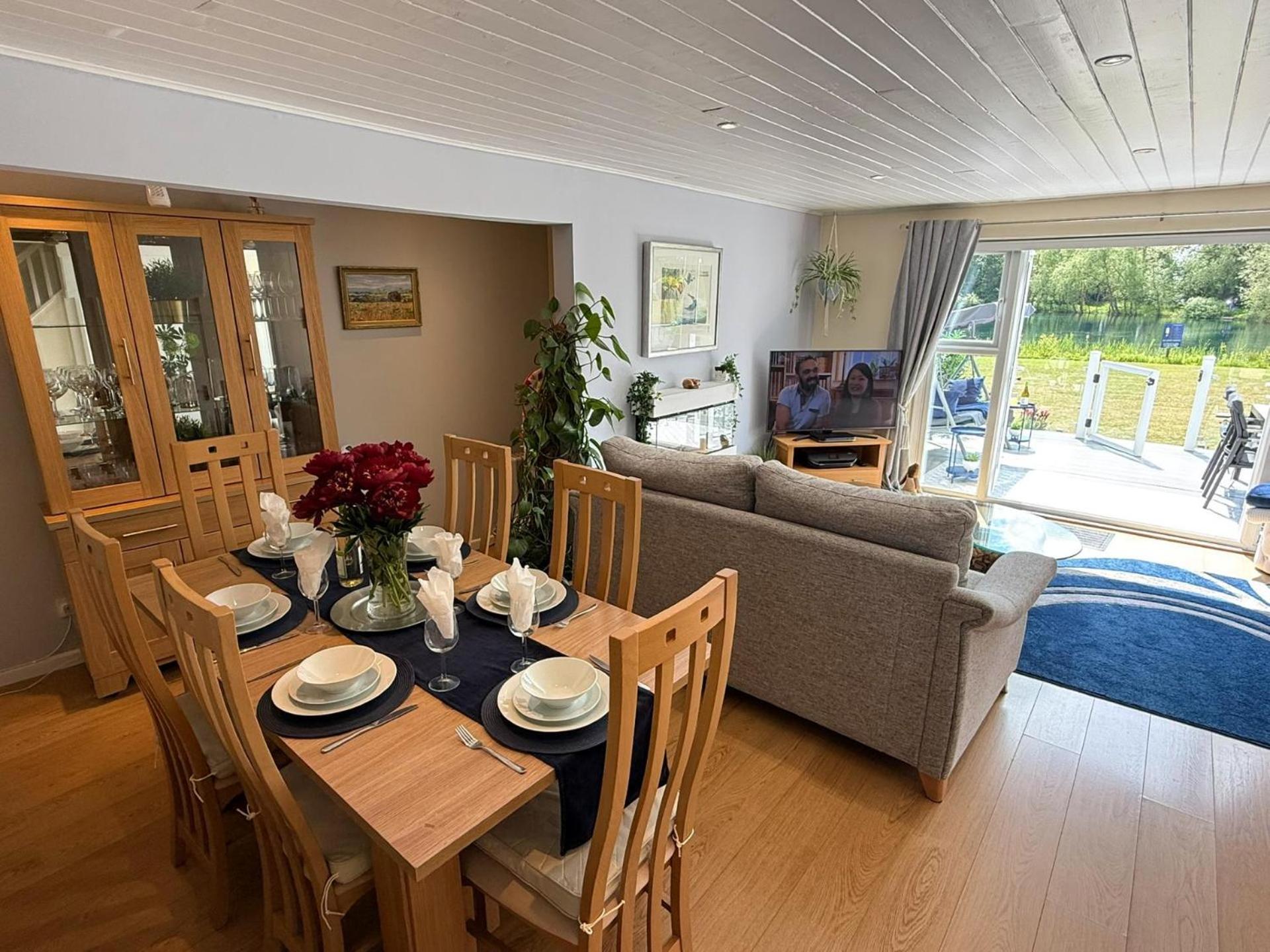 Luxury Kingfisher Lodge, Isis Lake, Within The Cotswold Waterpark Cirencester Εξωτερικό φωτογραφία